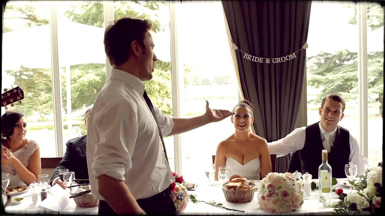 Singing Waiters presented by Giardinostrings.co.uk