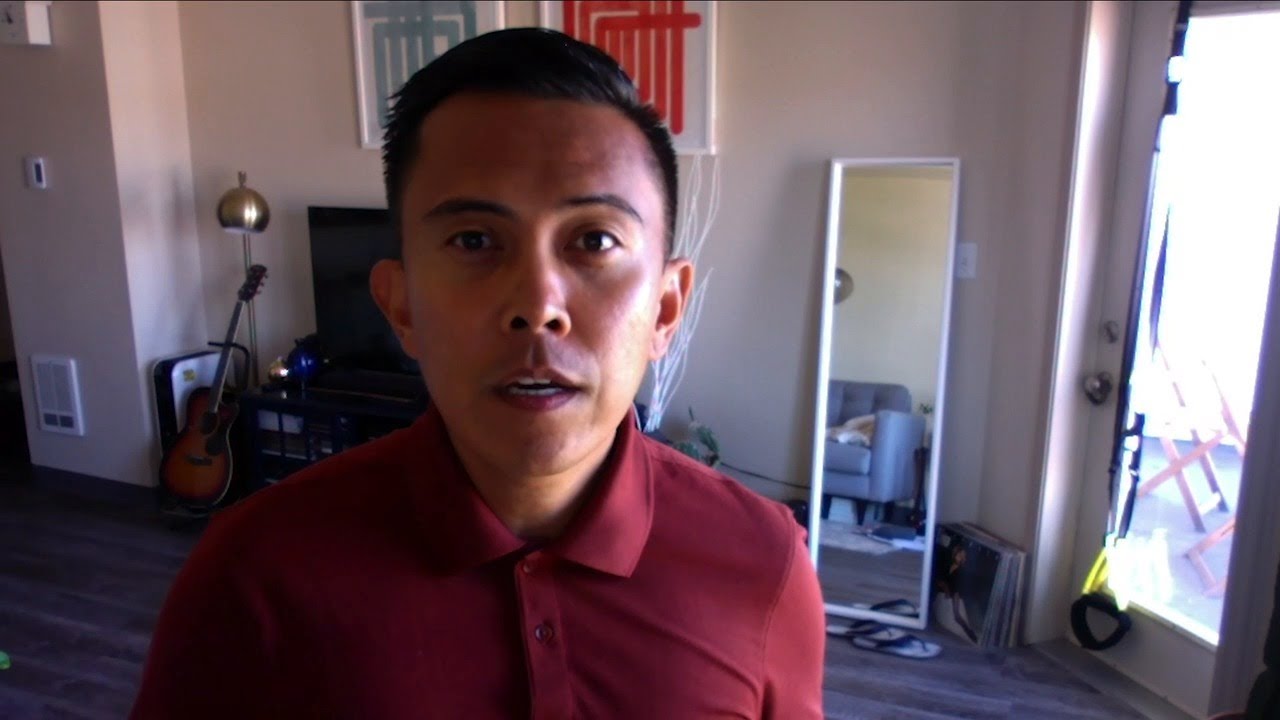 Troy Ballesteros (Weekend MBA 2015) welcomes new students to Imperial