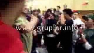 9 Kişi Üzerinden - .Gruplar.info