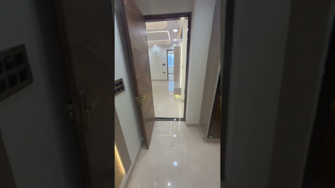 3 bhk in Sec-13 Rohini,2nd floor, Rate:1.70 Cr☎️8806265753 