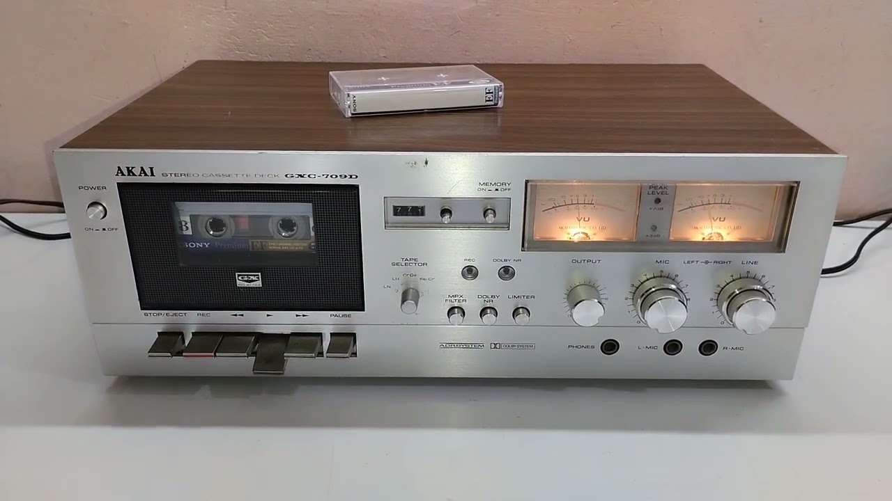AKAI GXC-709D Stereo Cassette Deck Playback - YouTube