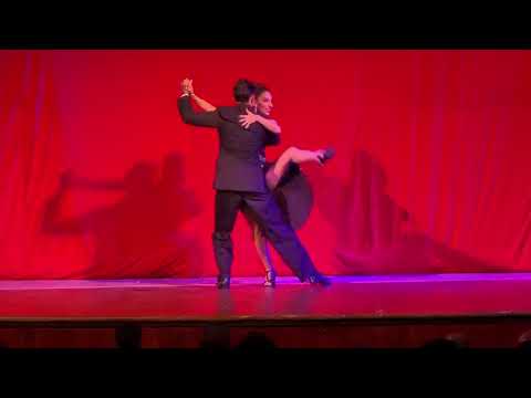 Teatro el Circulo de Rosario Produccion Pecky Land . Intérpretes: Inés Otero y Germán Ruiz Díaz.