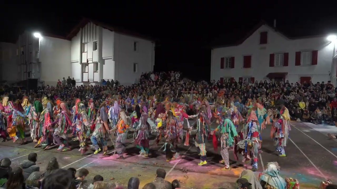 Ihauteri garaian, Hartzaro otsailaren 17an Uztaritzen (pasarteak, 5)