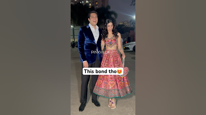 The way Junaid Khan CALLS Khushi Kapoor to POSE together 😍 | #shorts #bollywood #khushikapoor