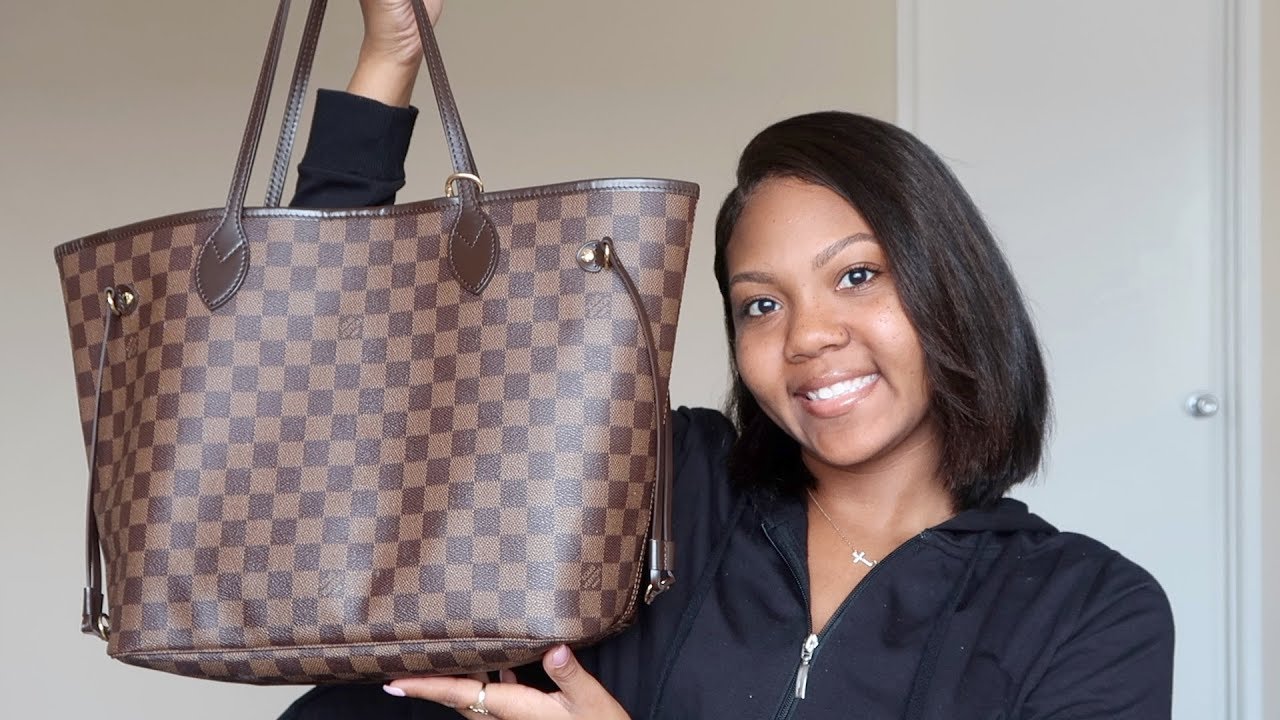 What&#39;s In My Bag: Louis Vuitton Neverfull Damier Ebene MM - YouTube