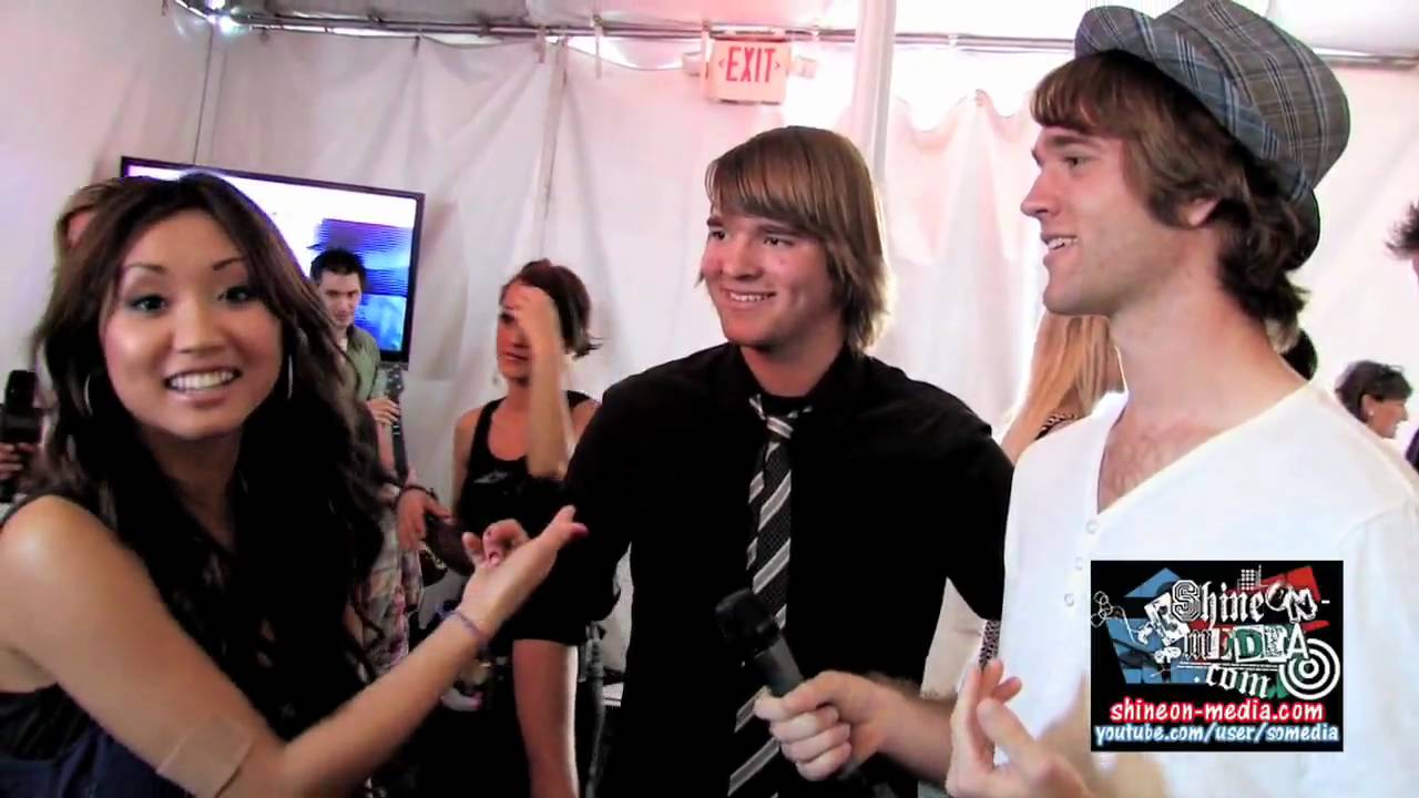 = 6.35029318 kilograms Exclusive: THE BOLTS cover TEEN CHOICE 09 