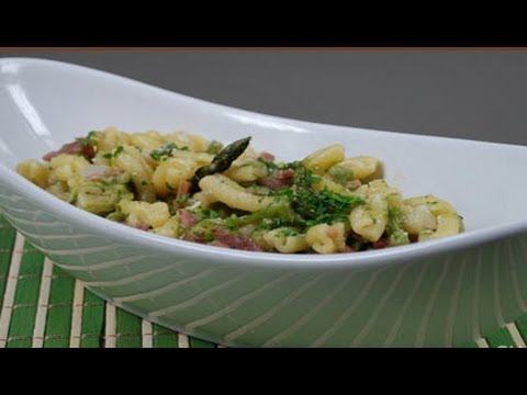 Pasta with asparagus and smoked ham -  italian recipe