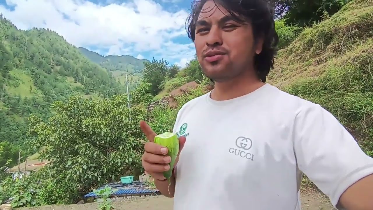 जुम्लाको स्याउ, ओखर र काक्रो खादै ☺️ 