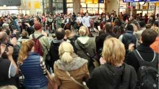 Flashmob im Hauptbahnhof Mannheim - Mannheimer Philharmoniker 2012