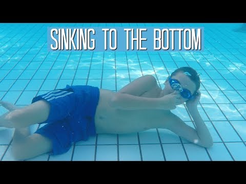 Como afundar até o fundo da piscina