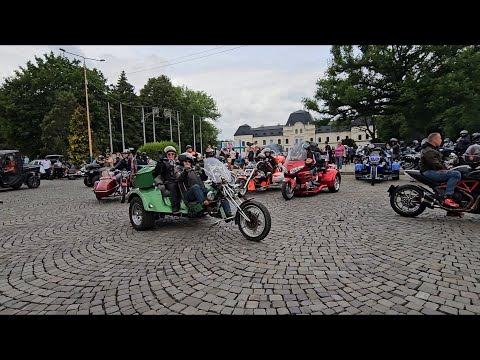 видео: Monastyr - posvetenie motoriek -jazda námestie Humenne