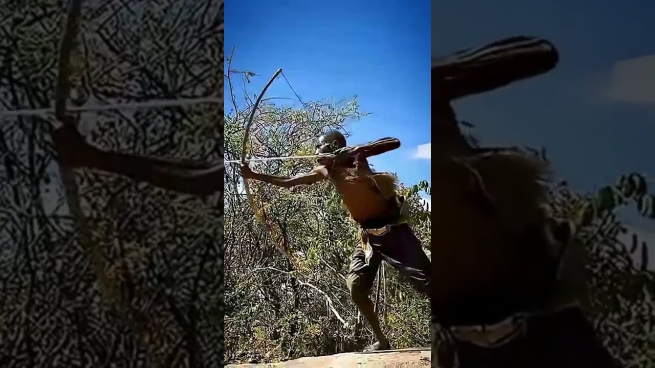 qo'lida kamon bilan Afrika o'rmonida ov ekspeditsiyasi.