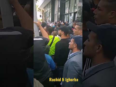 حصريا من امام مركز طلب التأشيرة  