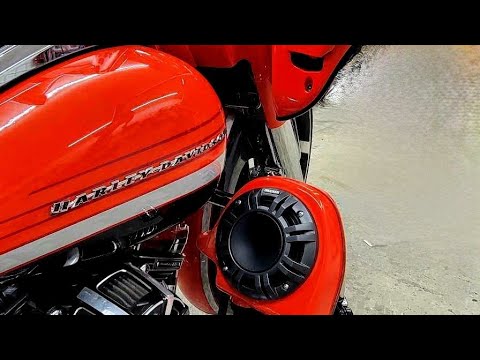 Freddy's Harley: KICKER KMXL + Mosconi DSP