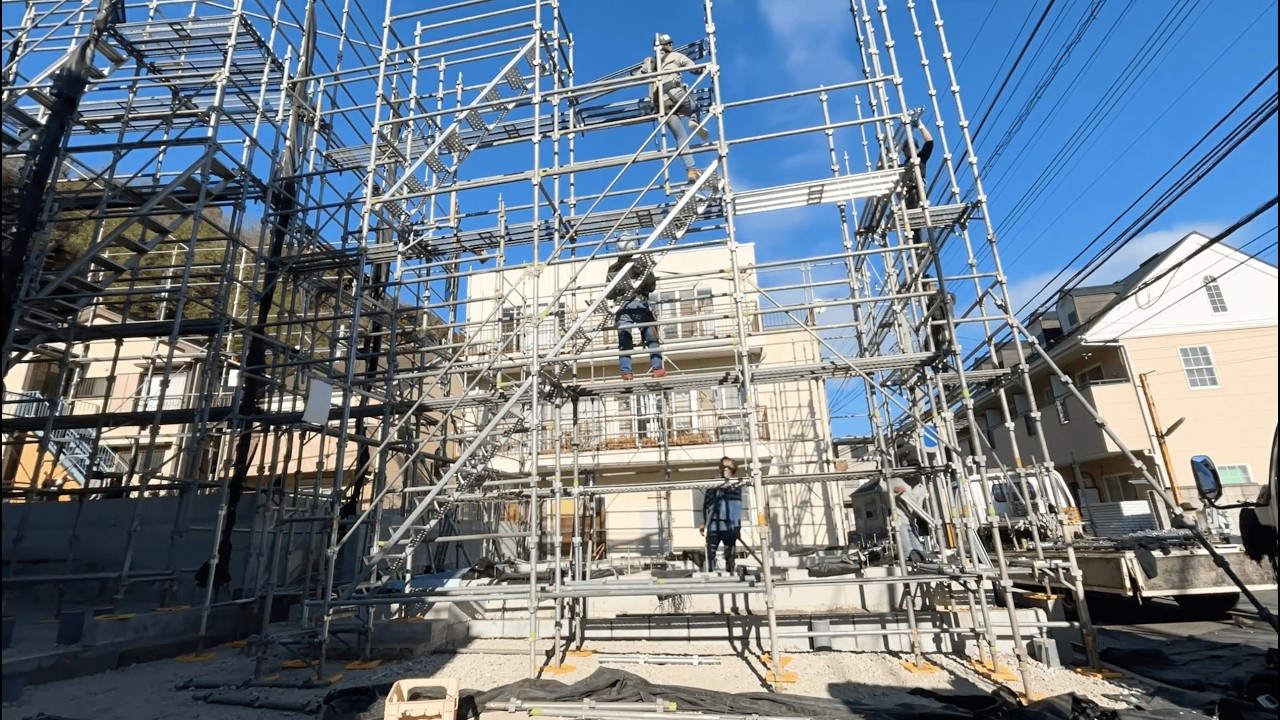 【足場工事】新築2棟現場組立工事。完成までの一部始終と足場職人たち。
