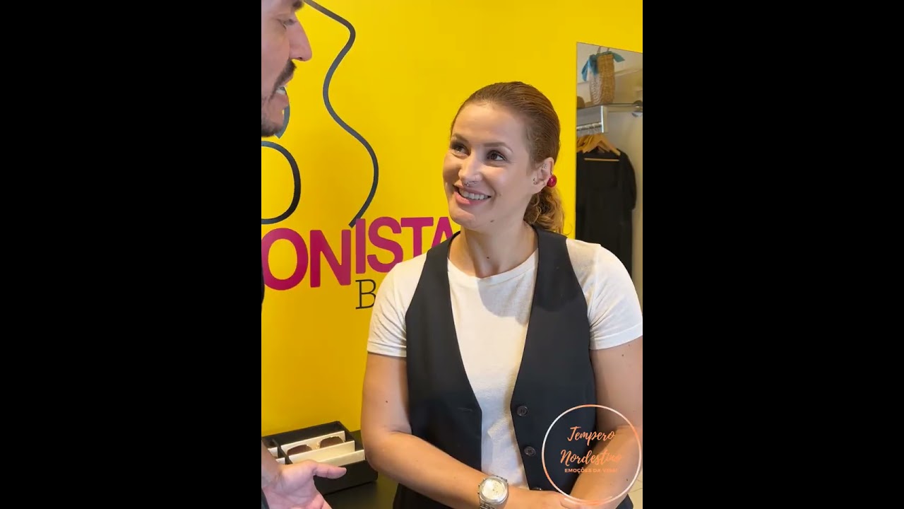 Essa vendedora o tratou dessa forma dentro uma loja chique por conta da sua classe social