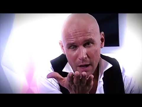 შოთა რუსთაველის თეატრის დიდ სცენაზე სპექტაკლი „ყველაფერი სიყვარულით იწყება” გაიმართა