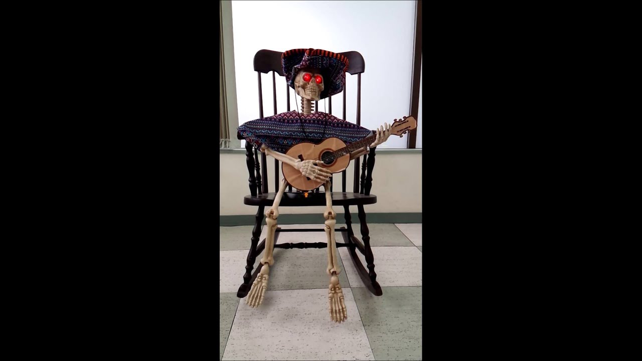 ハロウィンの人気者！歌う骸骨の人形！メキシカン・スケルトン。 - YouTube