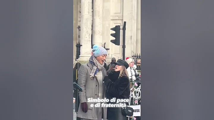 The Prayer - a spontaneous duet at Trafalgar Squar...