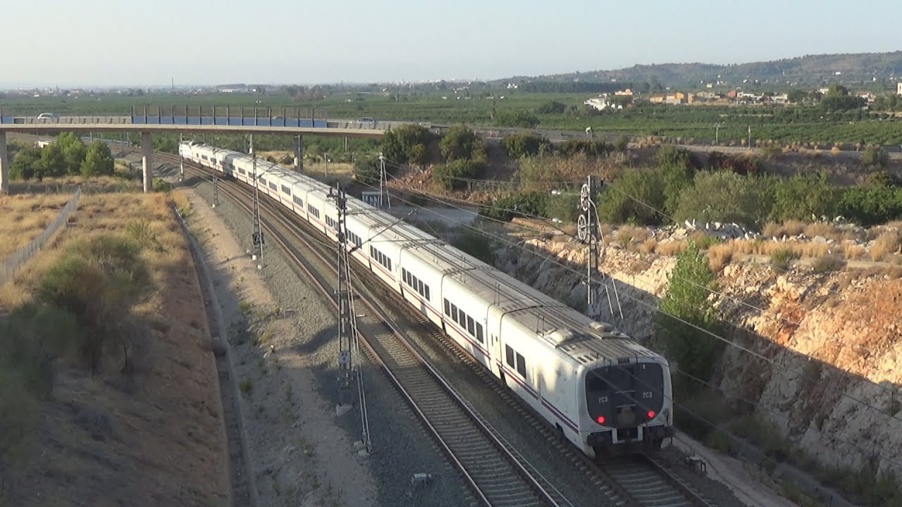 Talgo 7 saliendo del túnel de l'Ènova Manuel