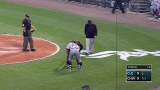 CLE@CWS: Davis stays in after a foul tip off his foot