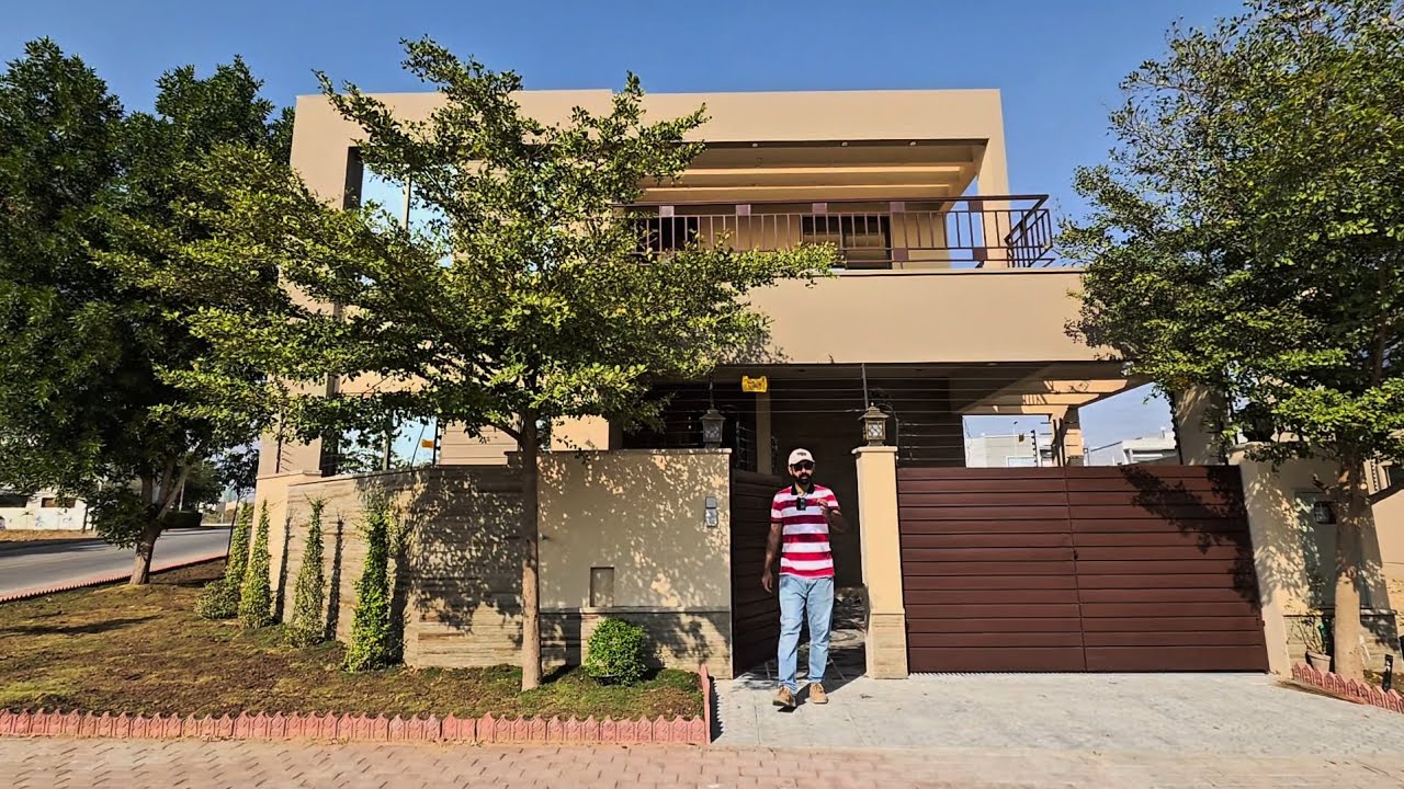 Owner Built 🔥Luxury  Corner Extra Land Category 370 Square Yard Villa in Bahria Town Karachi