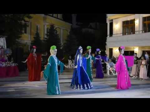 Hilal'in kına gecesi - Hint Dansı