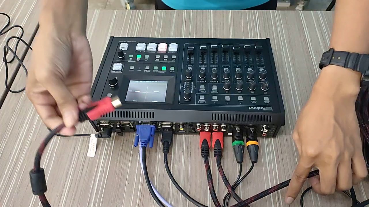 How to connect Roland VR-4HD - YouTube