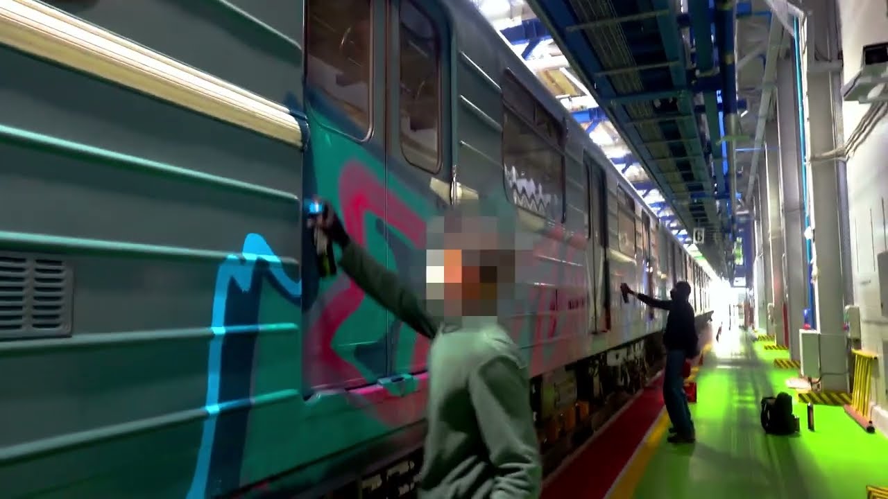GRAFFITI BOMBING - MISSION MOSCOW METRO ( OSEK AND RAN )