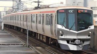 つくばエクスプレス　1000系 07編成　北千住駅