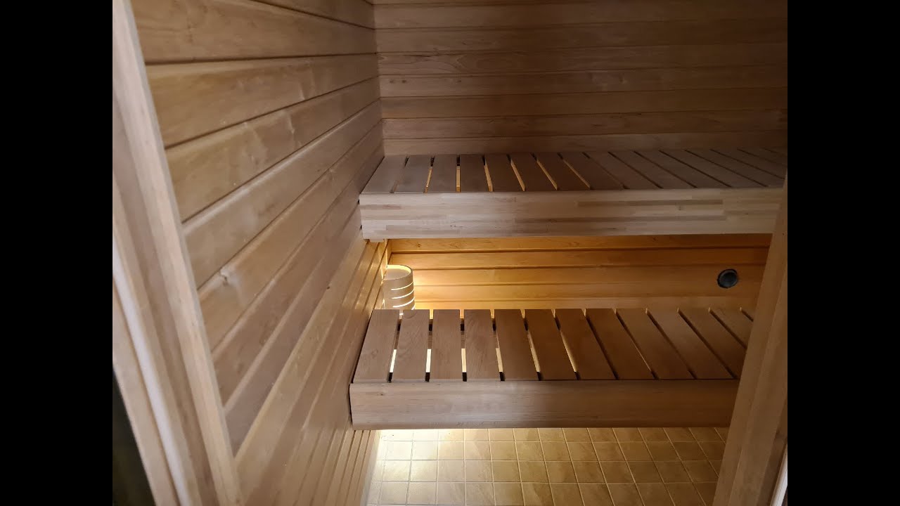 Saunan panelointi ja valmis lauteet