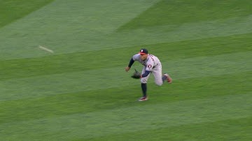 HOU@SEA: Springer makes shoestring grab in the 2nd