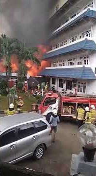 Kebakaran 🔥. Dekat  Rumah Sakit permata Hijau   Jakarta Barat pasien di Evakuasi#