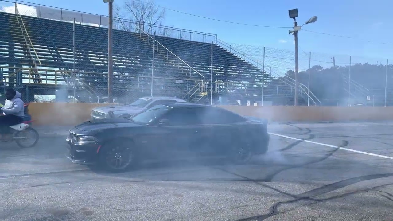 Trackhawk and Scat Pack Doing BURNOUTS at car Meet! burnout mopar 