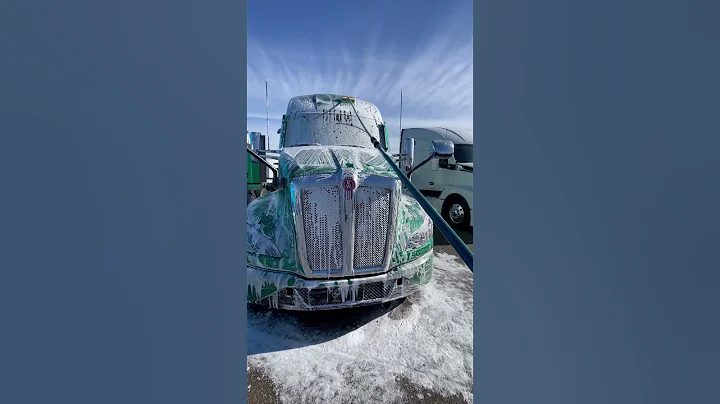 How to wash a semi in under 45 minutes. #detailing #snowfoam #asmr #voiceover