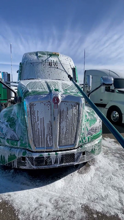 How to wash a semi in under 45 minutes. #detailing #snowfoam #asmr #voiceover