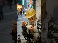 Peanut Man's Hard Day: A Construction Worker's Lunch Break in the City 花生人的辛苦日常:工地工人的街頭午餐時光