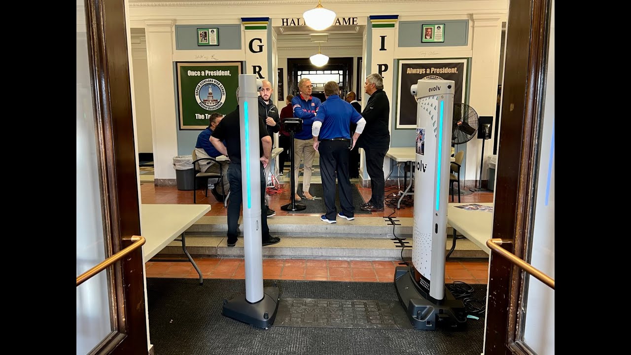 Buffalo Public Schools demonstrates new weapons detection system - YouTube