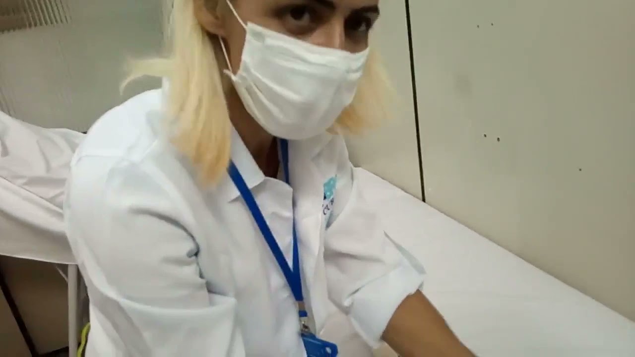 aluna faz enfaixamento para fratura de clavícula .