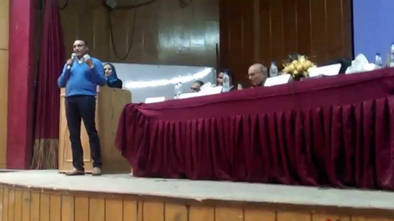 الدكتور علاء جانب يشعل مسرح جامعة المنصورة بقصيدة (هايدي)