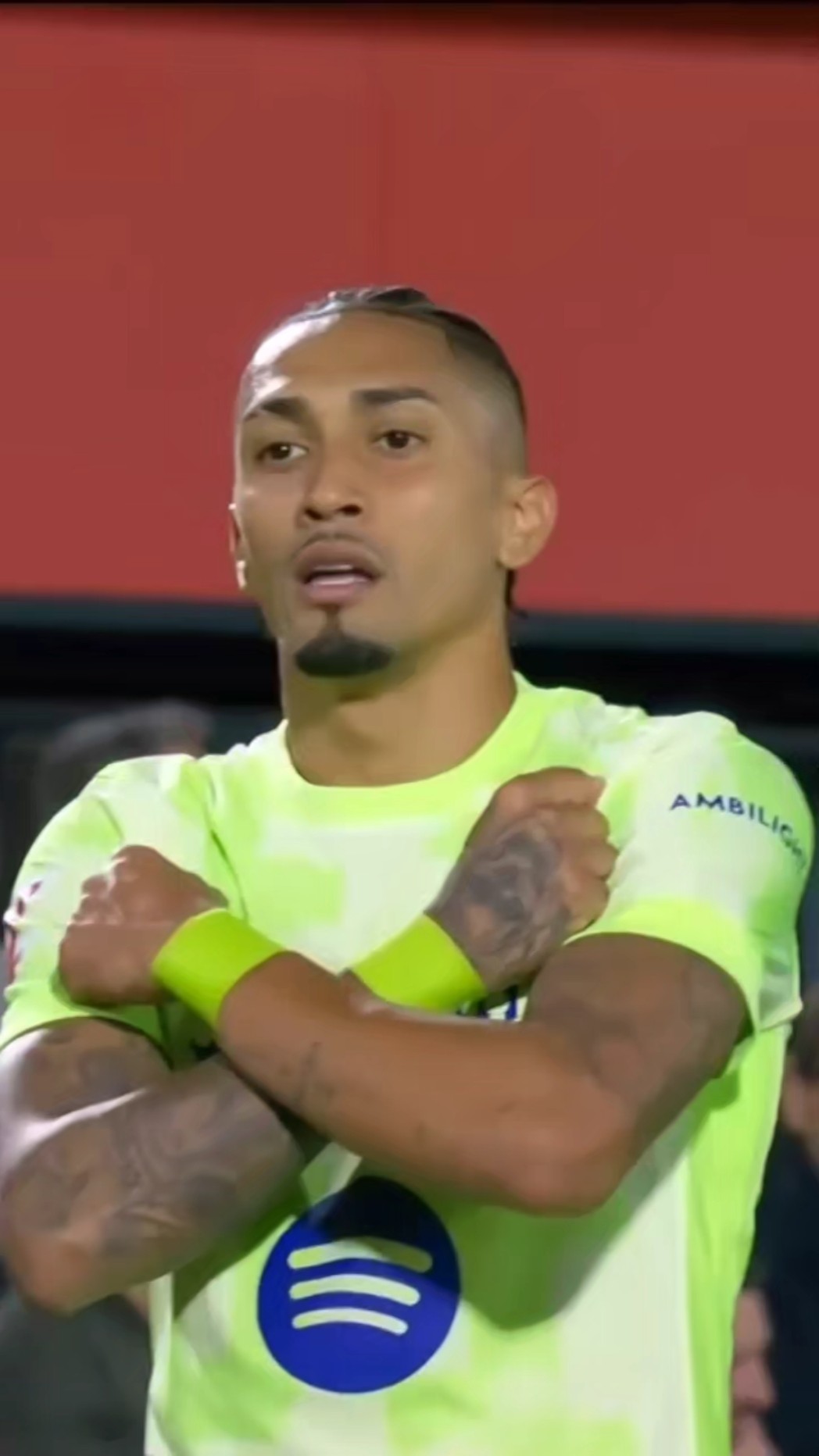 RAPHINHA hits again ? ?‍♂️