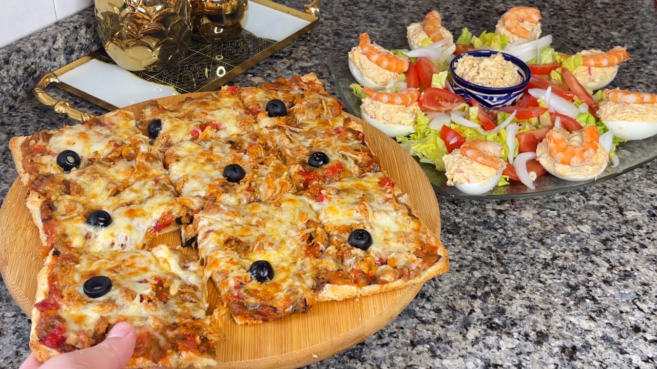 بدون عجن ولا ذلك بيتزا بحشوة مختلفة على اي بيتزا جربتي قبل وبلا متعجن ولا تذلك😍سلاطة سريعة وبسيطة