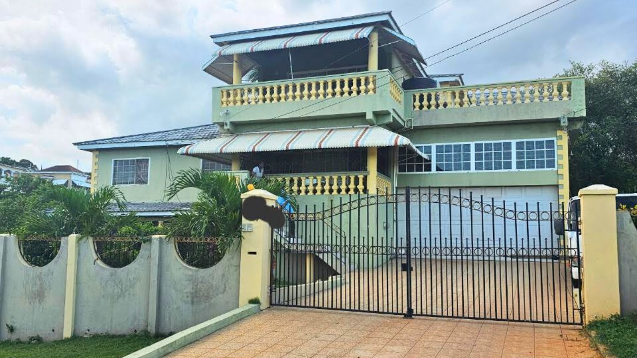 Amazing 6 Bedroom 5 Bathroom House for sale on St. Livingston Rd, Green