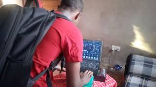 Dj Abuu king m2mbaya akiwa anagongesha live