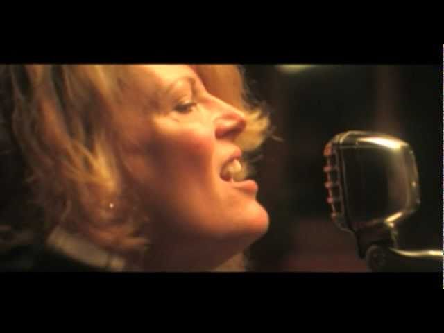 YouTubeでJulieann Banks - Clay Pigeonsを視聴 YouTubeでJulieann Banks - Clay Pigeonsを視聴