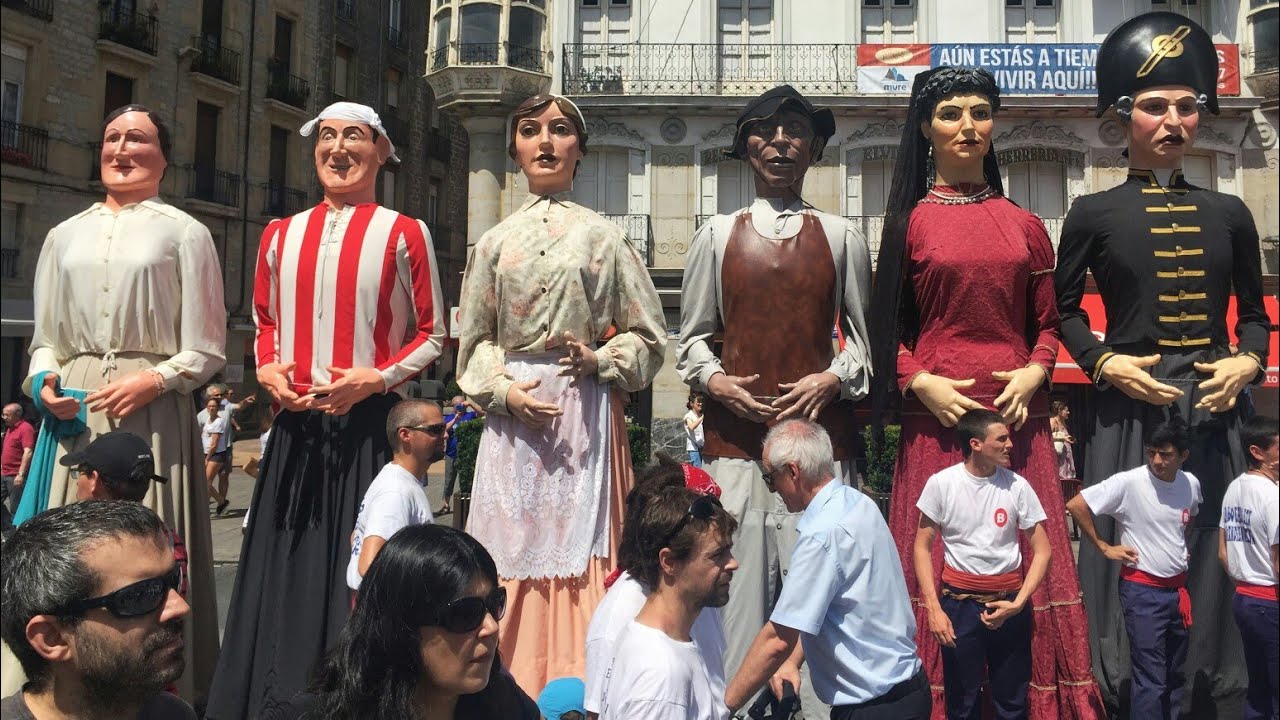 Gigantes Bilbao en el 100º Aniversario de la Comparsa de Vitoria