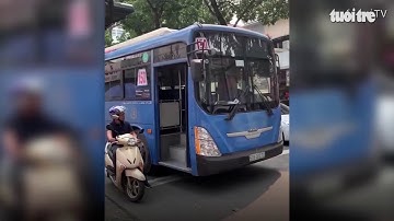 Tài xế xe bus 150 phun nước miếng khiêu khích người đi đường