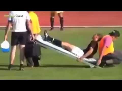 როგორ \"ამატებენ\" ექიმები დაშავებული ფეხბურთელების მოედნიდან გაყვანისას