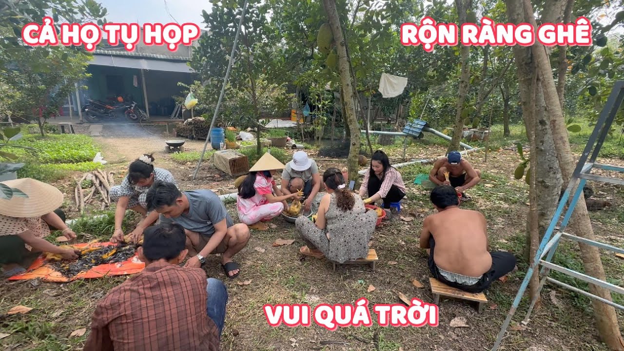 Chuẩn bị đồ món cho ngày nhóm họ. Cả nhà quây quần bên bếp quá là vui luôn 