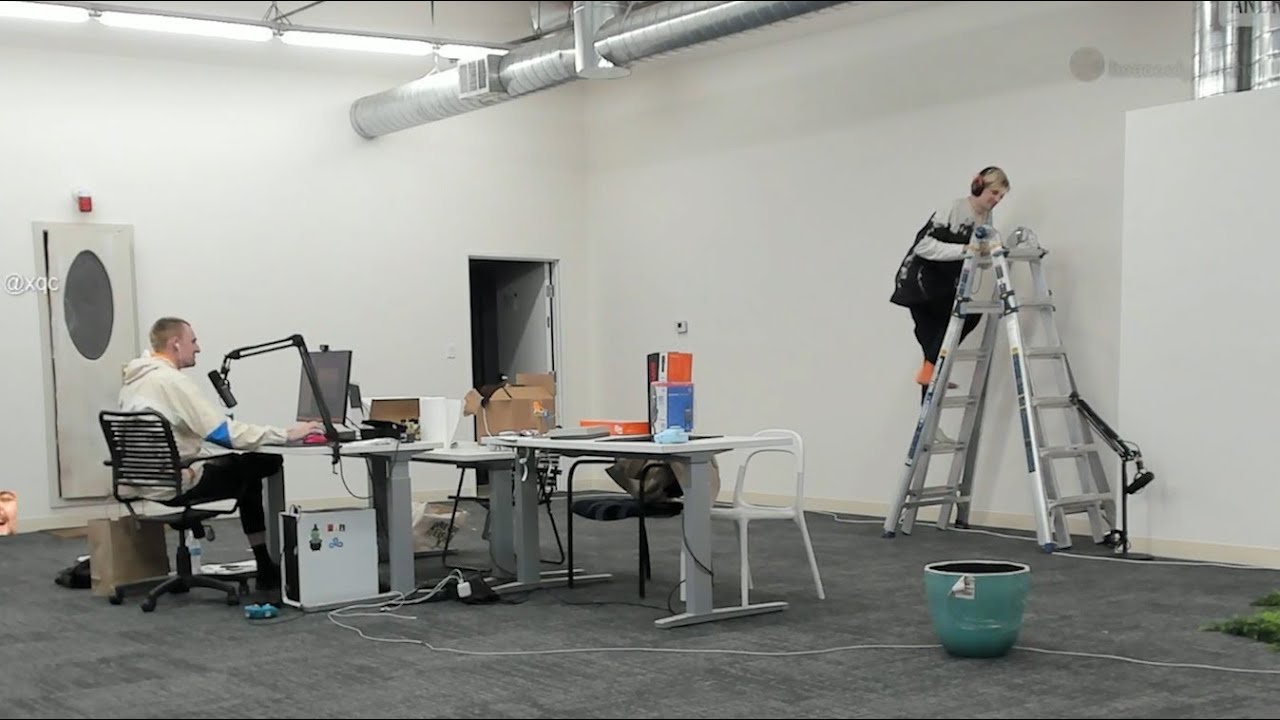 xQc Finally Gets An Office Job - YouTube